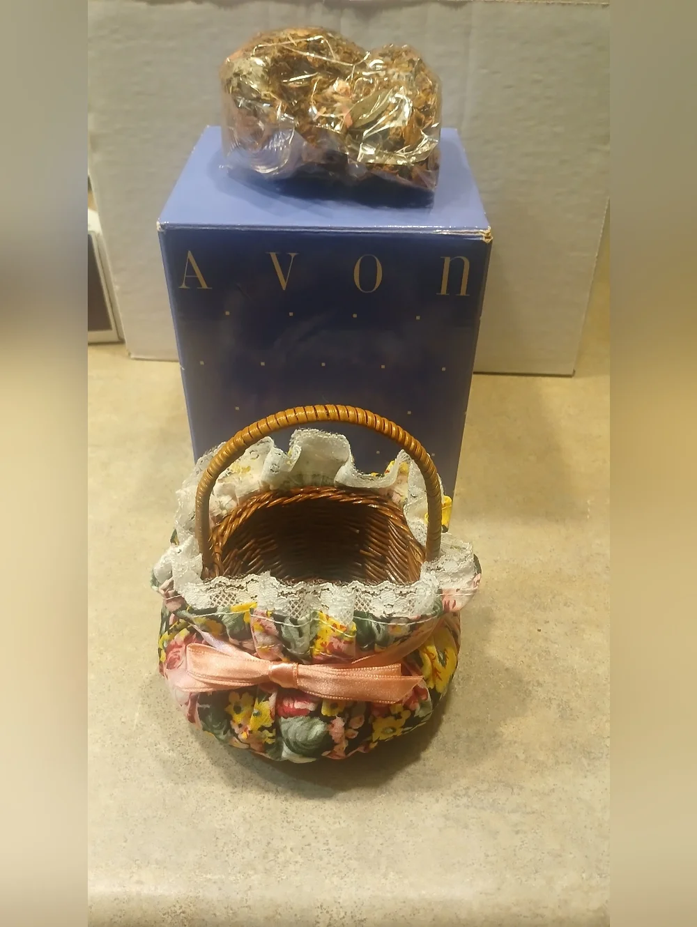 🧹Avon Victorian Rose Garden Basket | With Box & Scented Petals - Picture 3 of 6